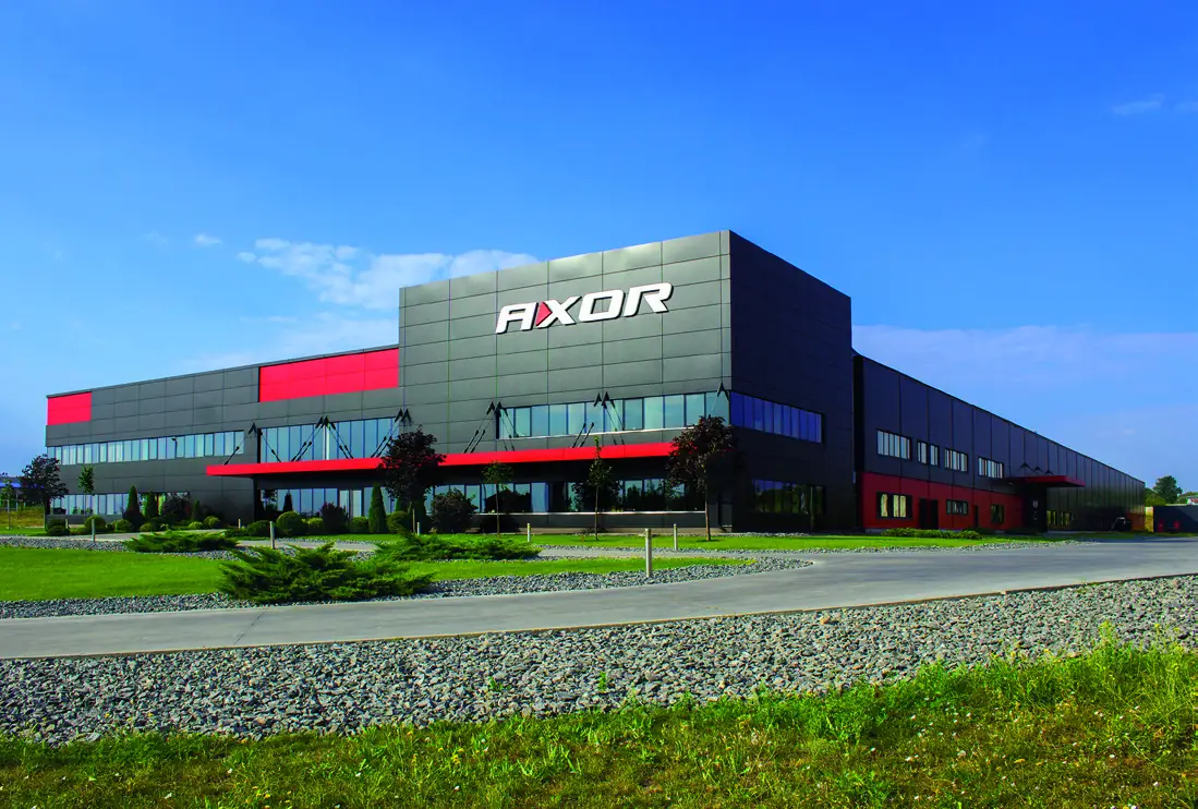 Завод AXOR INDUSTRY у Дніпрі: сучасний виробничий корпус із логотипом AXOR